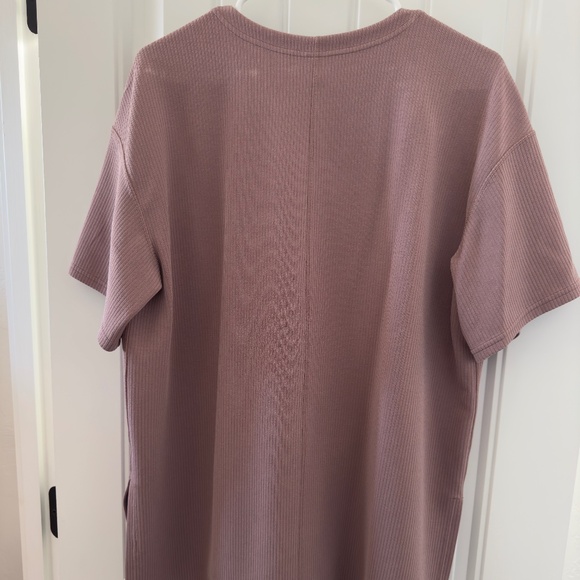 Lululemon / Ribbed Softstreme Relaxed-Fit T-Shirt / Twilight Rose / Size 10 - Picture 2 of 5